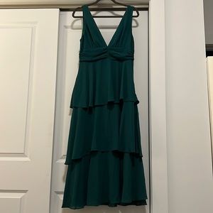 Lulus emerald green midi dress. Size medium